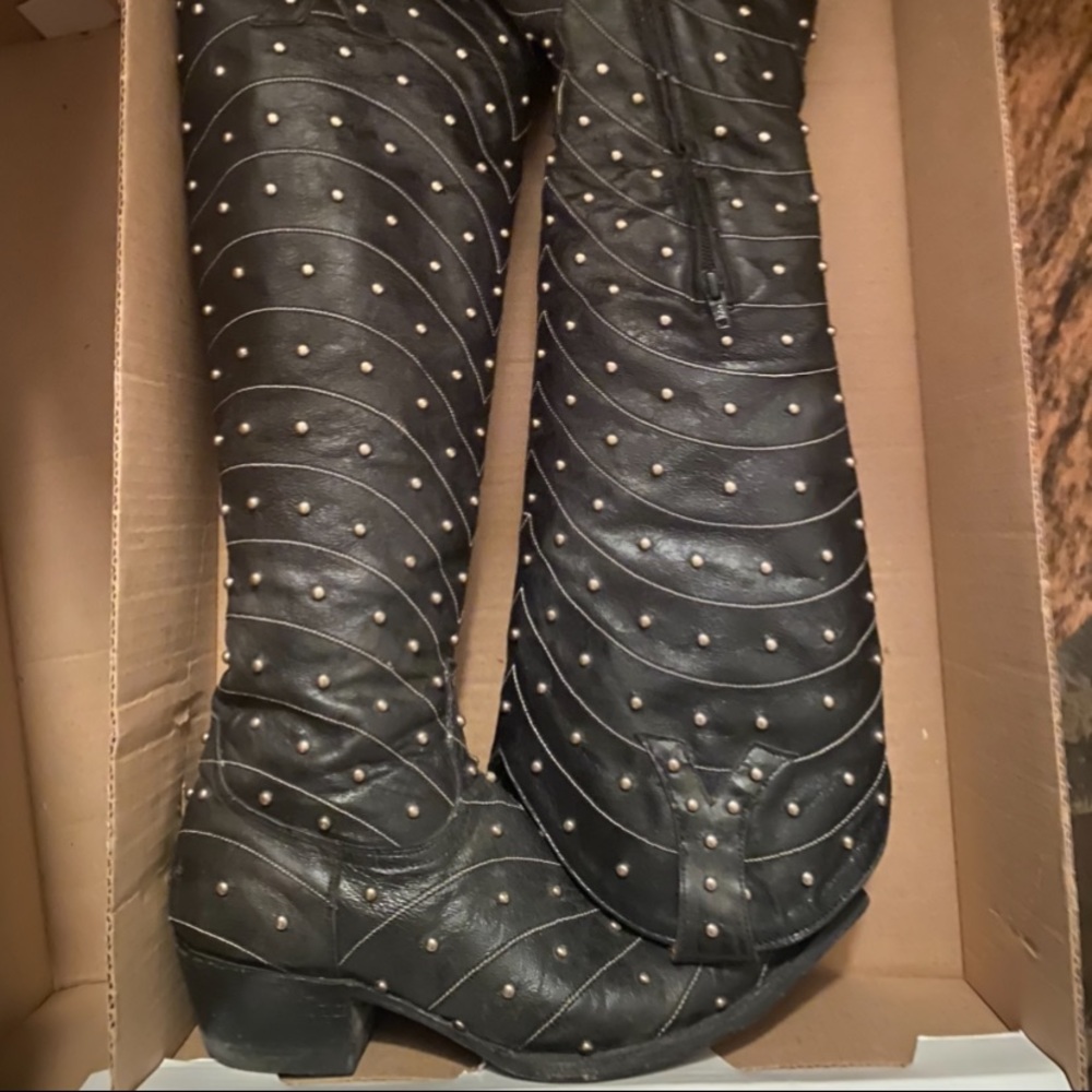 Size 8.5 midnight black y’all old gringo boots